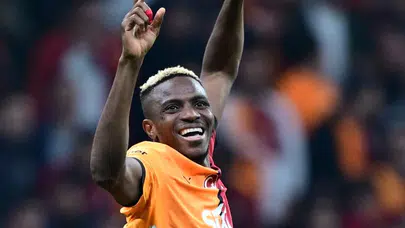 Galatasaray ve Napoli, Osimhen için el sıkıştı