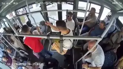 Otobüste fenalaşan yolcuyu şoför hastaneye götürdü: O anlar kamerada
