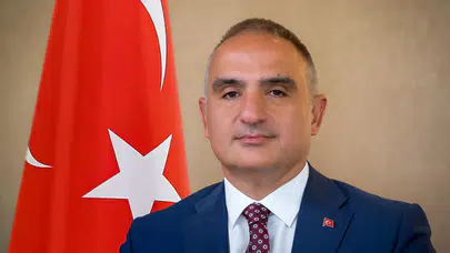 Bakan Ersoy turizm rekorunu açıkladı: İlk 6 ayda 25,8 milyar dolar gelir!