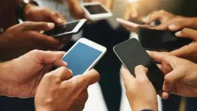 İngiltere’de mobil şebekeler çöktü! Milyonlar arama yapamıyor!