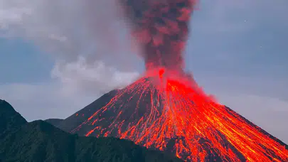 Bilim insanlarından korkutan uyarı: Yüzlerce uyuyan volkan patlamaya hazırlanıyor!