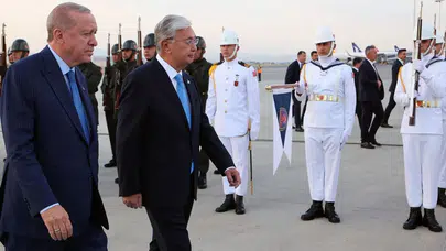 Cumhurbaşkanı Erdoğan, Tokayev'i resmi törenle karşıladı