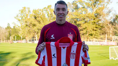 Muslera, 14 yıl sonra ilk kez Galatasaray dışında bir takımın formasını giydi