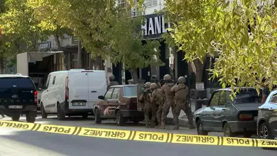 Elazığ’da dehşet anları: Silahla rastgele ateş açtı, polis yaralandı!