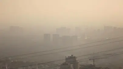 Tahran'da hava kirliliği arttı: Maçlar iptal oldu!