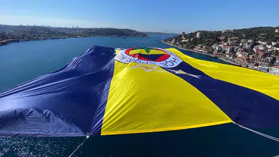 Basketbol Süper Lig şampiyonu Fenerbahçe Beko'nun bayrağı köprülere asıldı
