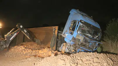 Manisa'da feci kaza! Hafriyat kamyonu traktöre çarptı: 1 ölü!