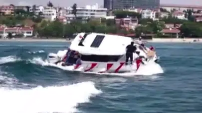 Gazetecileri taşıyan tekne yan yattı: O anlar kamerada!
