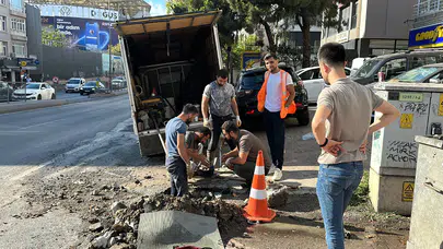 Kadıköy’de su borusu patladı: Mahalle sulara gömüldü