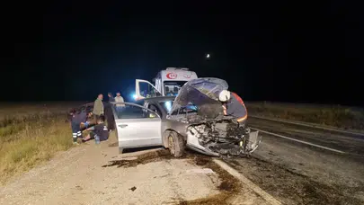 Çorum'da iki otomobil çarpıştı: 4 yaralı!