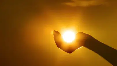 Güneş cildinizi sessizce yaşlandırıyor! Uzmanlardan fotoyaşlanma ve güneş lekelerine karşı hayati uyarılar