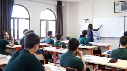 MEB 2025-2026 Eğitim Takvimini açıkladı: Ramazan Bayramı’nda ekstra tatil bekleyenlere kötü haber!