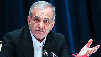 İran cumhurbaşkanı yolda kaldı! Su katılmış benzin skandalı sonrası taksiye bindi!