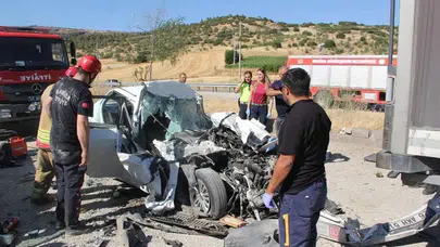Manisa'da kahreden kaza! Otomobil, park halindeki tıra arkadan çarptı: Baba ve 3 oğlu can verdi!