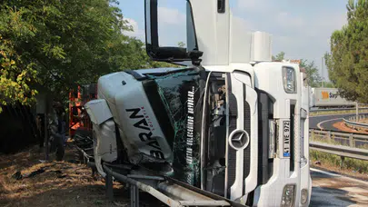 Anadolu Otoyolu'nda feci kaza! Tır devrildi