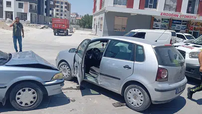Konya'da iki otomobil çarpıştı: 6 kişi yaralandı