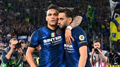 Hakan Çalhanoğlu'ndan Martinez ve başkana sert cevap