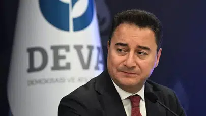 Ali Babacan’ın uçağına merdiven çarptı!