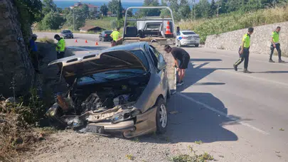 Sinop’ta otomobil duvara çarptı! 1'i bebek 3 yaralı