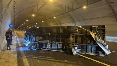 Kuzey Marmara Otoyolu'nda kamyonet ile otomobil çarpıştı: 3 yaralı