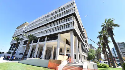 İzmir Büyükşehir Belediyesi'ne yönelik yolsuzluk soruşturmasında yeni gleişme: Tunç Soyer dahil 119 şüpheli adliyede