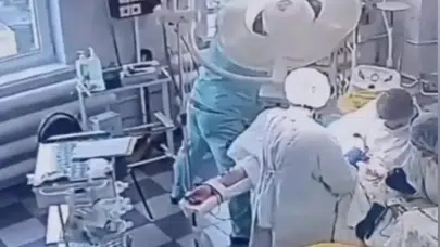 8.8’lik depreme ameliyat masasında yakalandılar! O anlar kamerada!