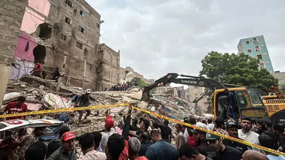 Pakistan'da 5 katlı bina çöktü: Can kaybı 16'ya yükseldi!