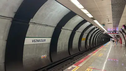 Vezneciler metro istasyonunda bir kişi intihar etti