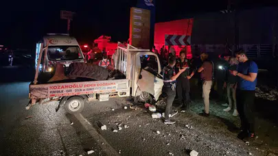 Adana'da korkunç kaza! Kamyonet ile taksi çarpıştı: Çok sayıda yaralı var!