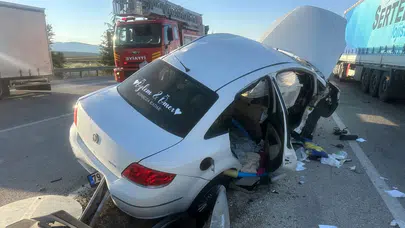 Afyonkarahisar'da traktör ile otomobil çarpıştı: Üsteğmen yaşamını yitirdi!