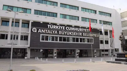 Antalya Büyükşehir Belediyesi'ne operasyon: 3 kişi gözaltına alındı