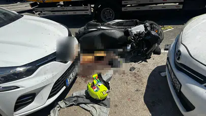 Üsküdar'da zincirleme kaza! Kamyonet, ticari araç ve motosikletle çarpıştı: 1 ağır yaralı!