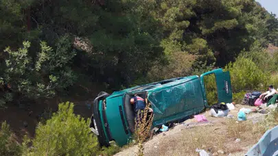 Sivas'ta yoldan çıkan minibüs takla attı: Çok sayıda yaralı var