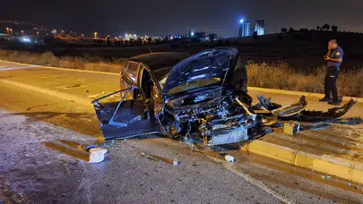 Mersin'de otomobil refüje uçtu! 2 kişi yaralandı