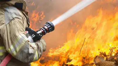 Yanan evinin acısına dayanamadı, hayatını kaybetti