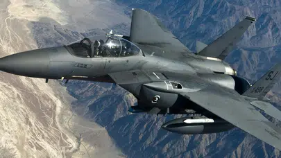 Bangladeş'te eğitim uçağı, okula düştü! Ölü ve yaralılar var