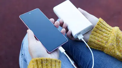Uçakta powerbank taşımak yasak mı? AJET powerbank alıyor mu?