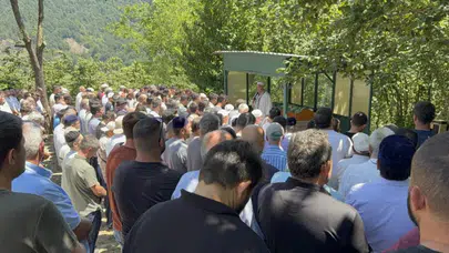 Kocaeli'de engelli kızını yüzdürüken boğulan baba defnedildi