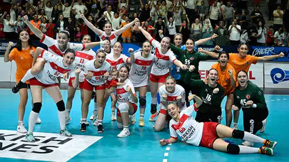 17 Yaş Altı Kız Hentbol Takımı İspanya'ya karşı yenildi