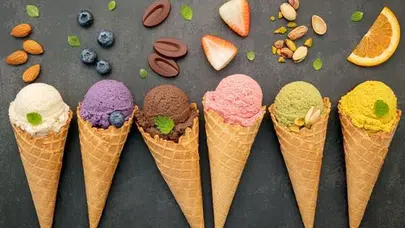 Dondurma yerken dikkat! Serinletici tatlının içinde ne olduğunu biliyor musunuz?