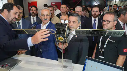 Ulaştırma ve Altyapı Bakanı Uraloğlu, IDEF 2025'i ziyaret etti