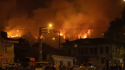Sakarya'daki yangın 15 saattir devam ediyor!