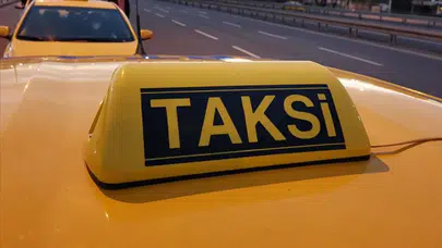 Beyoğlu'nda dehşet: Kadın yolcu taksiciye saldırdı!