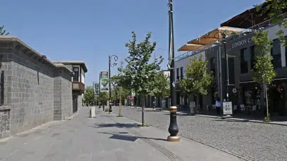 Diyarbakır’da kavurucu sıcaklık 49 dereceye ulaştı: Soğuk baklavaya talep patladı