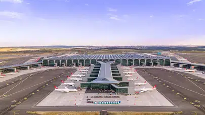 İstanbul Havalimanı'nda uçuş rekoru: Bir saatte 81 uçak havalandı!
