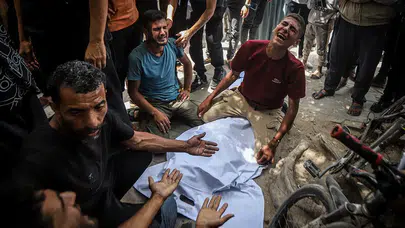 İsrail'in Gazze'deki saldırısında 10 Filistinli hayatını kaybetti: Yardım bekleyenlere ölüm yağdı!