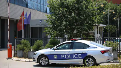 Kosova Meclisi bomba ihbarıyla boşaltıldı!