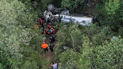 Yangına giden su tankeri uçuruma yuvarlandı: 3 ölü