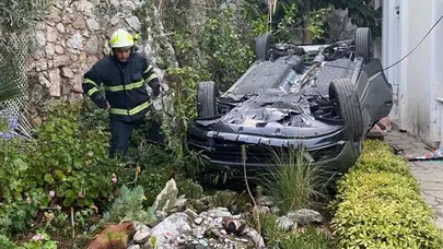 Otomobil evin bahçesine uçtu, 1 ölü 4 yaralı