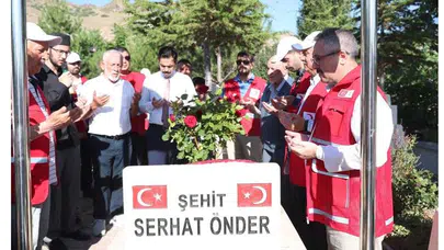 15 Temmuz şehidi Serhat Önder kabri başında anıldı